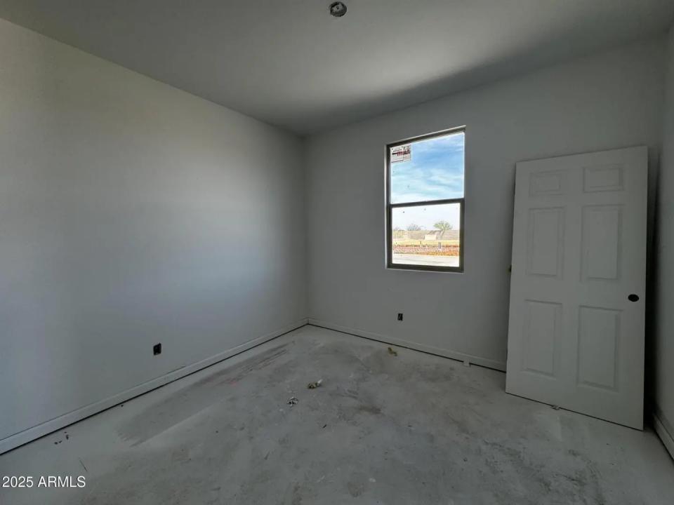 Real Estate Picture 6