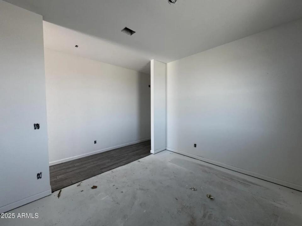 Real Estate Picture 7