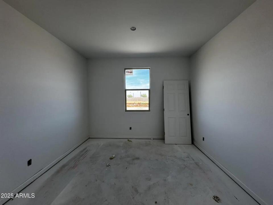 Real Estate Picture 8