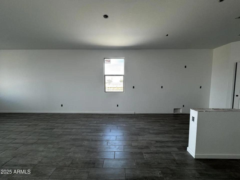 Real Estate Picture 11