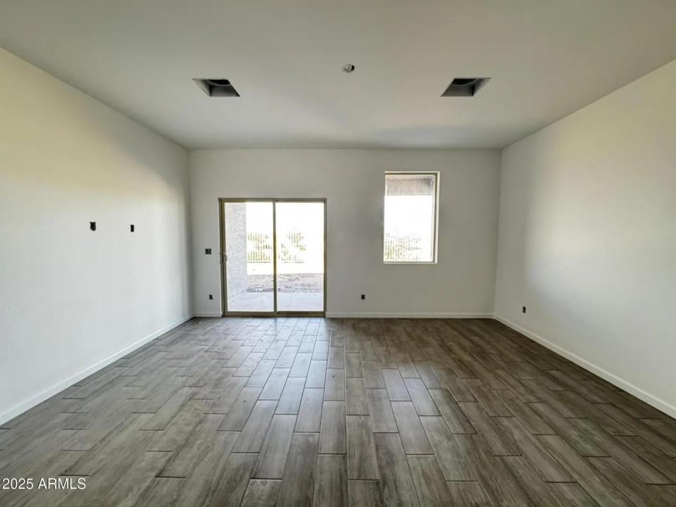 Real Estate Picture 13