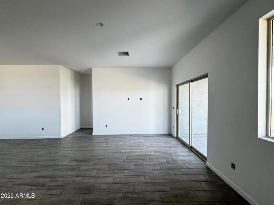 Real Estate Picture 14