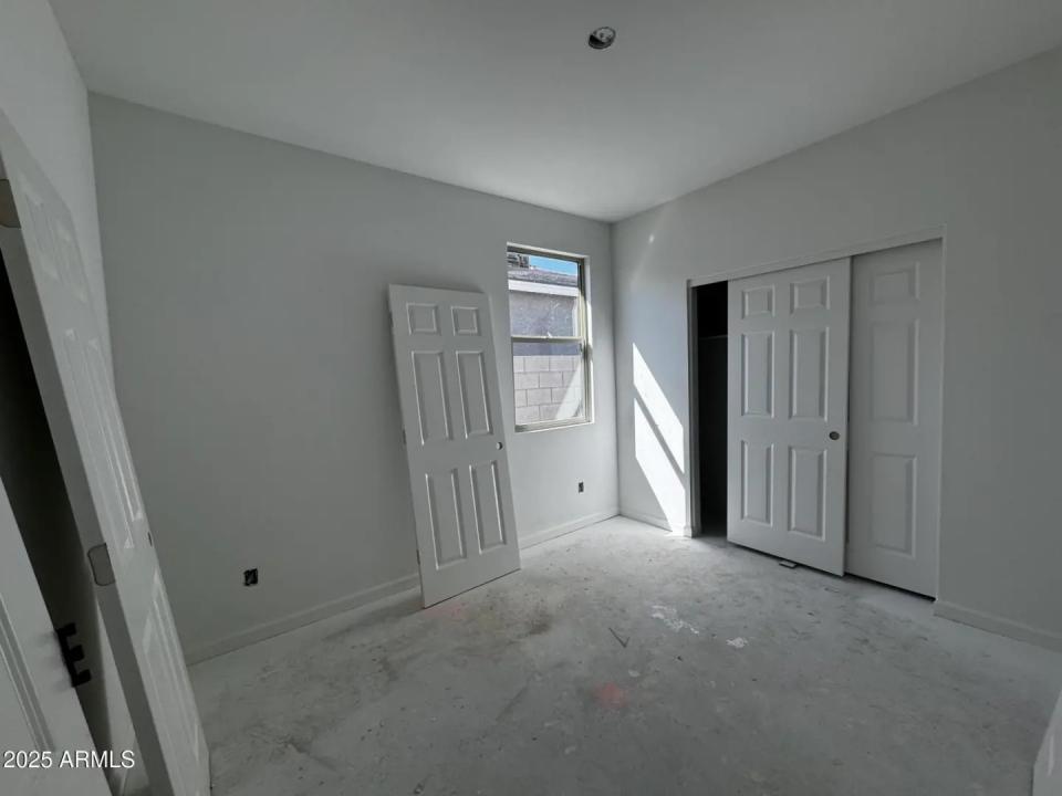 Real Estate Picture 23