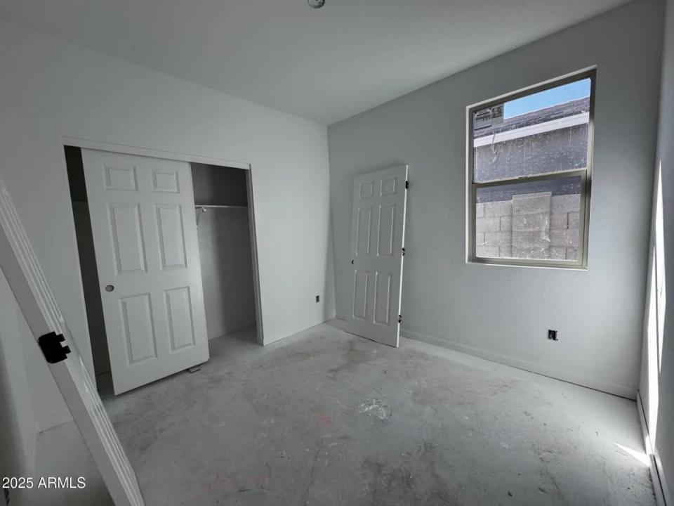 Real Estate Picture 24