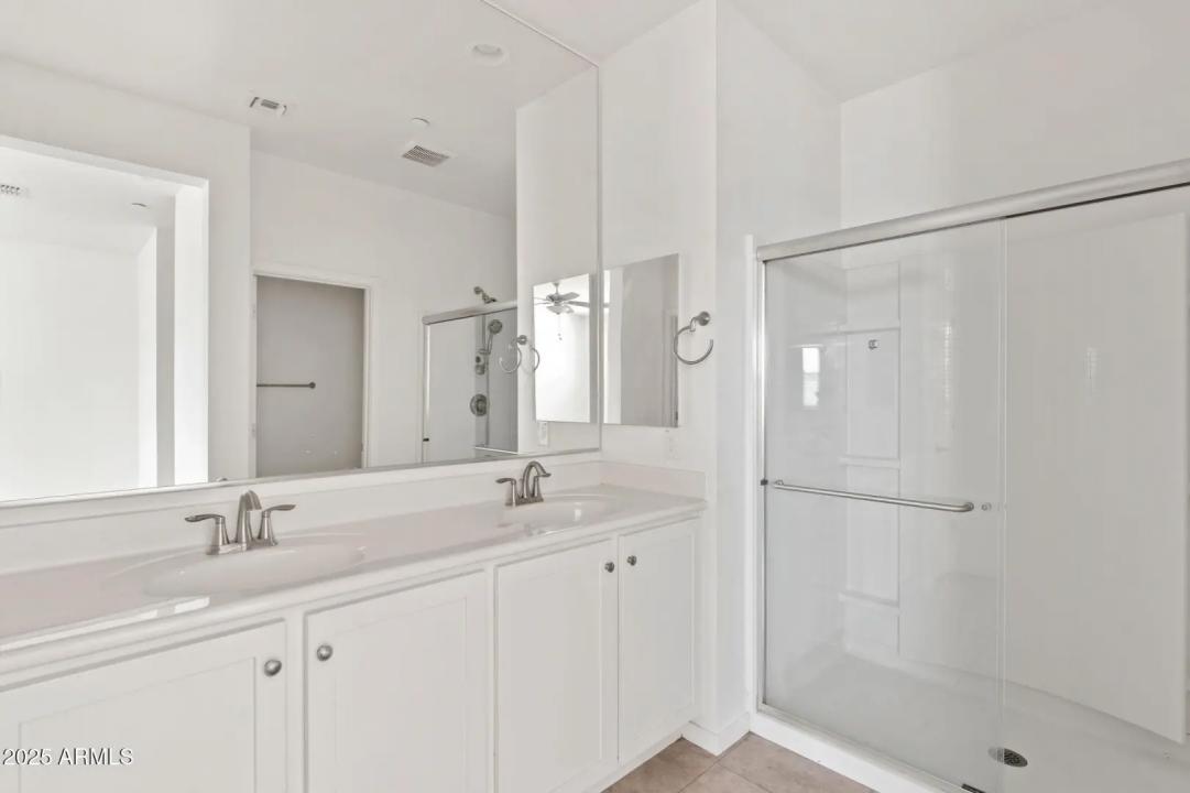 Real Estate Picture 4