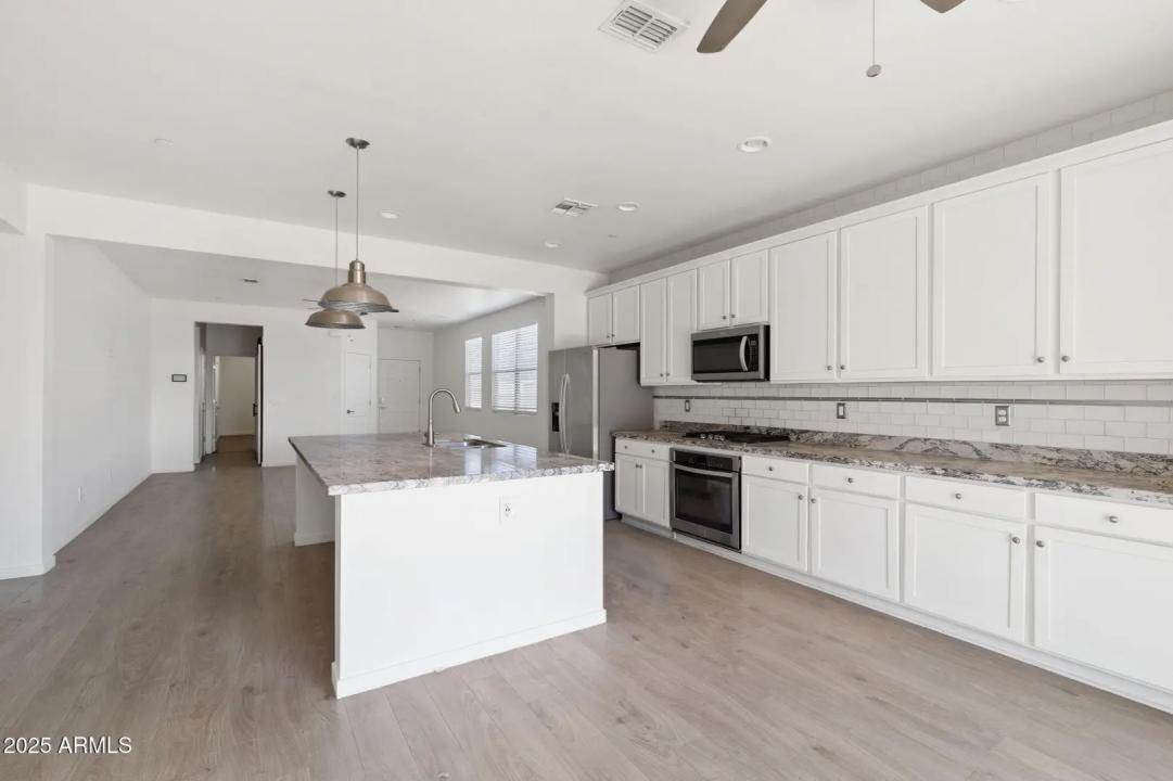 Real Estate Picture 8