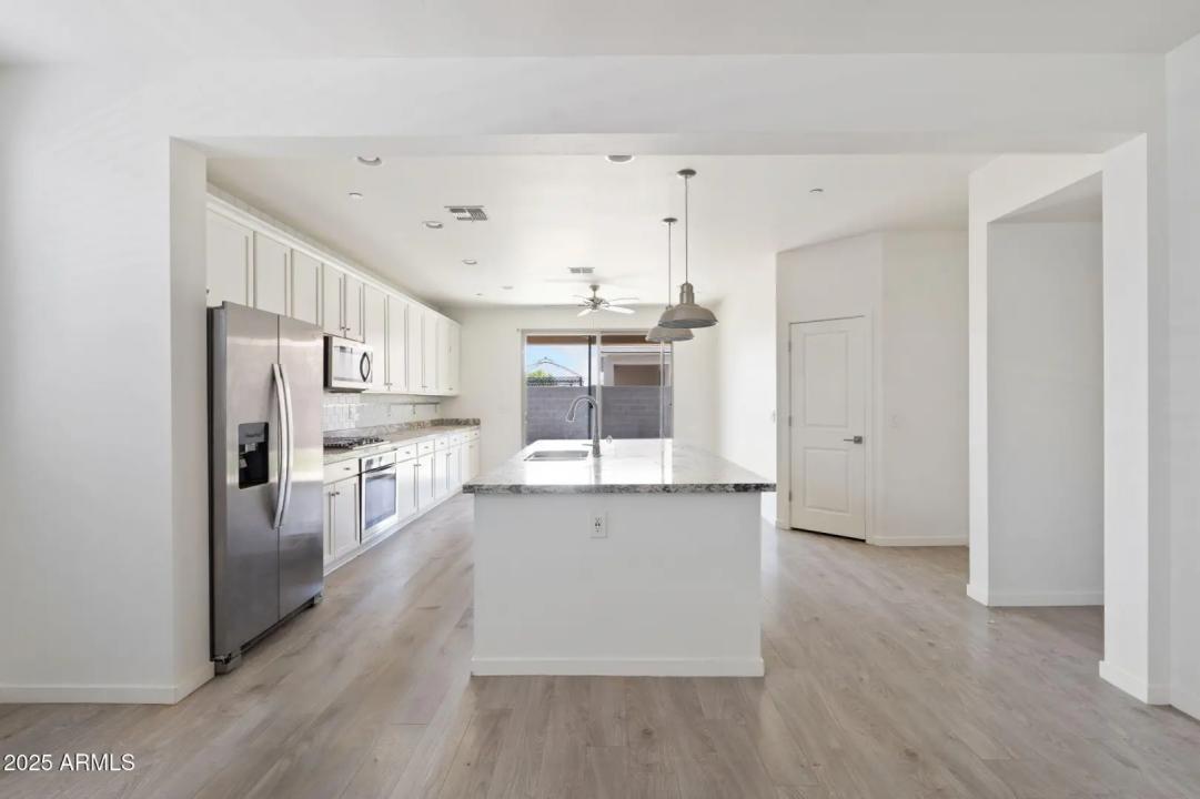 Real Estate Picture 9