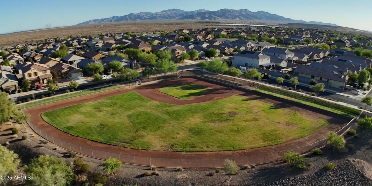 Real Estate Picture 4