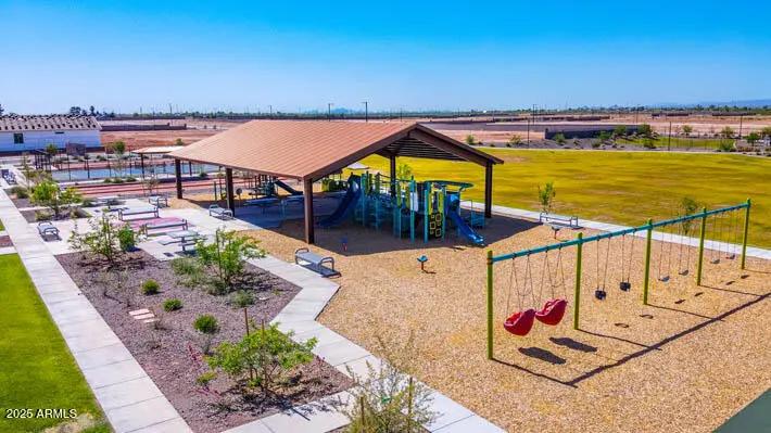 Real Estate Picture 14