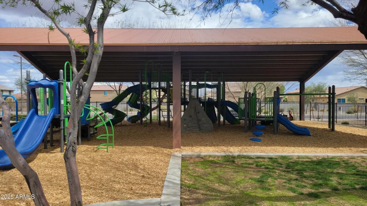 Real Estate Picture 23