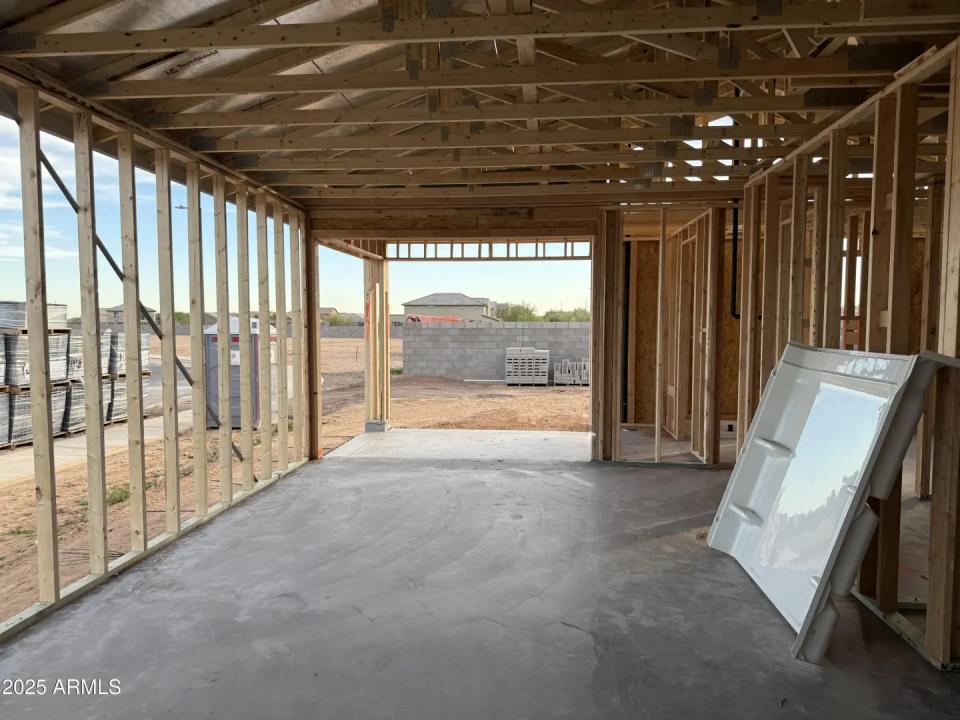 Real Estate Picture 4