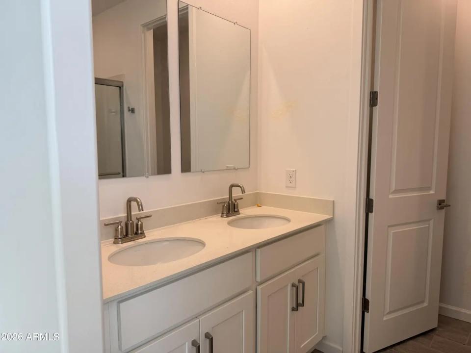 Real Estate Picture 12