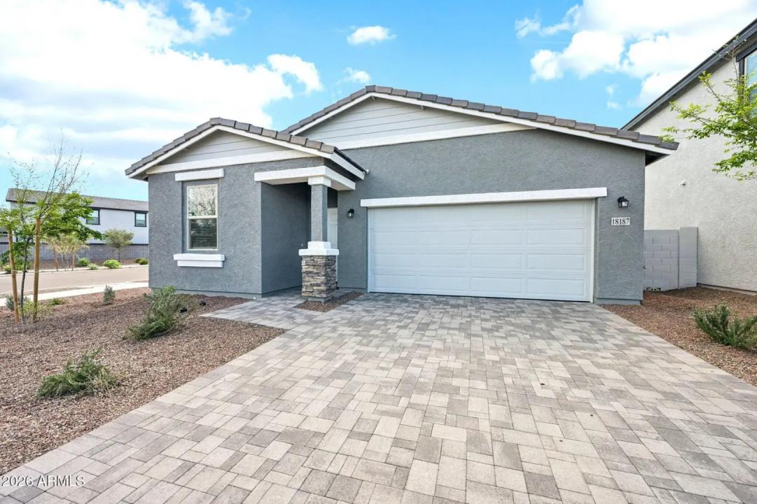 Real Estate Picture 3