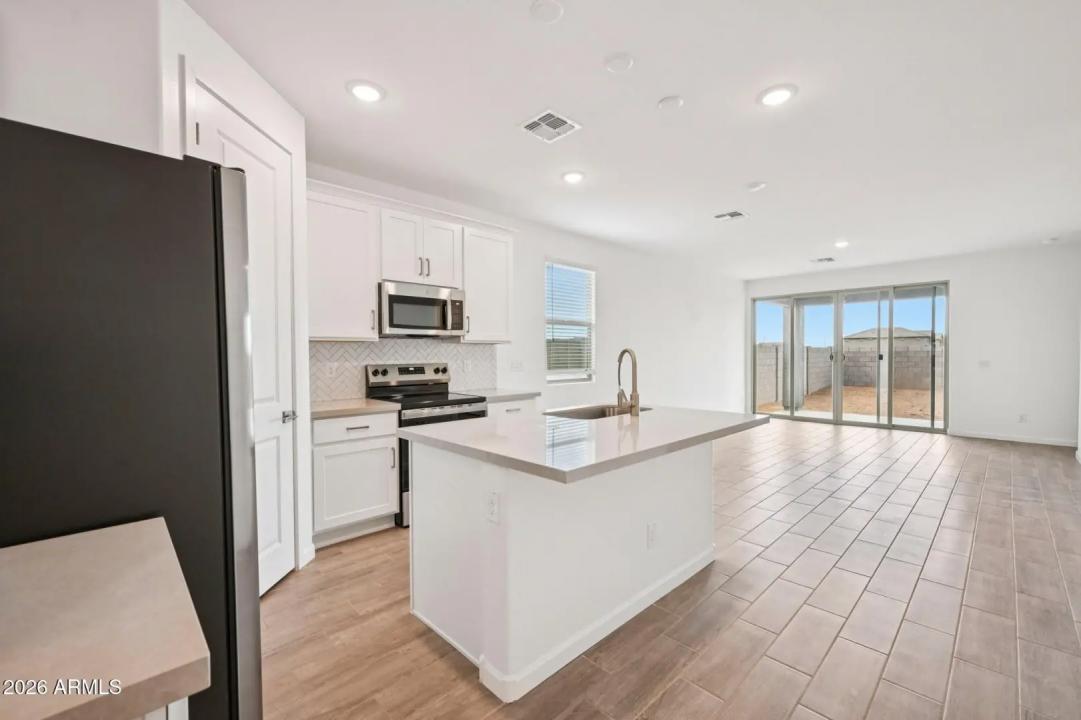 Real Estate Picture 9