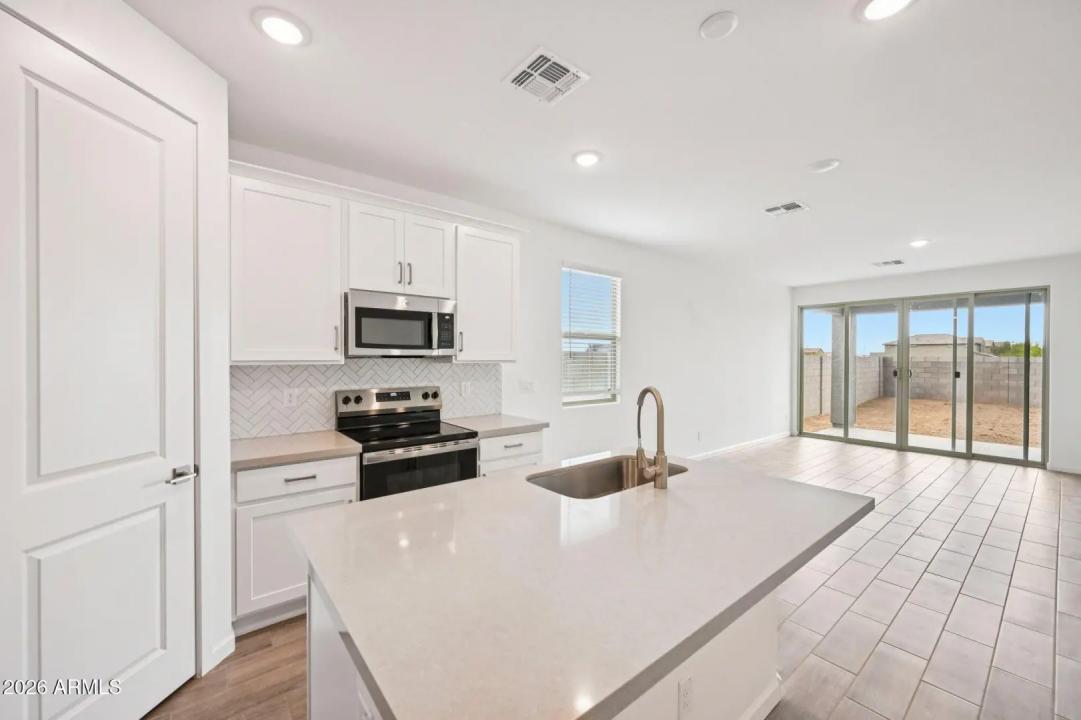 Real Estate Picture 11