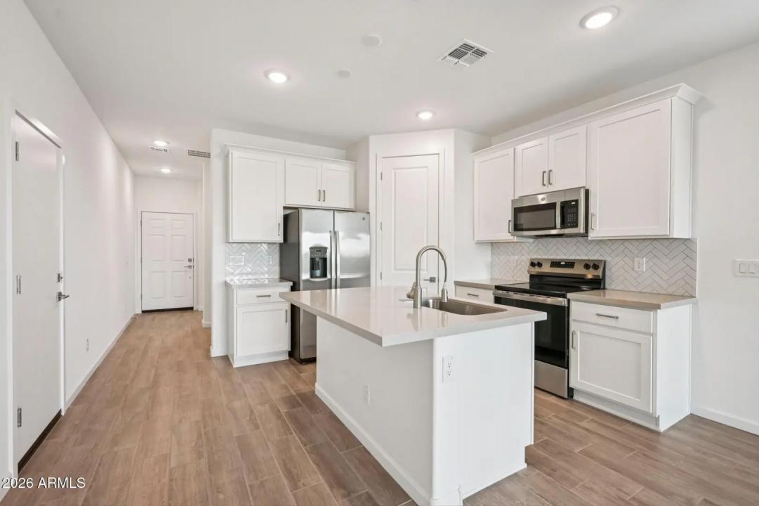 Real Estate Picture 12