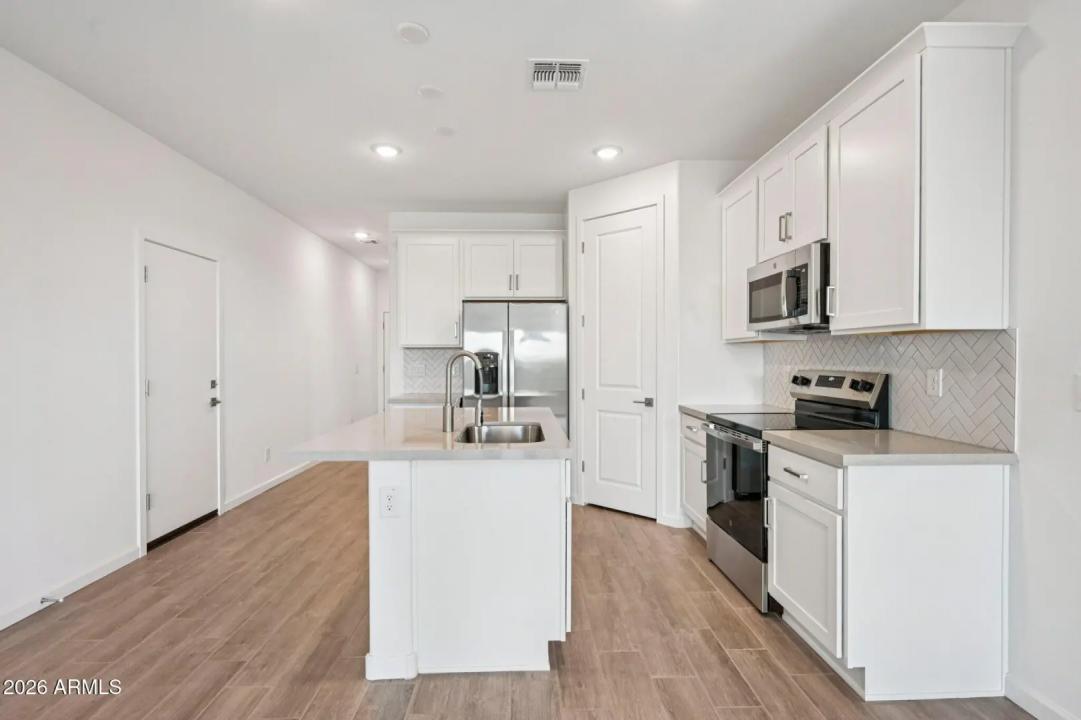 Real Estate Picture 13