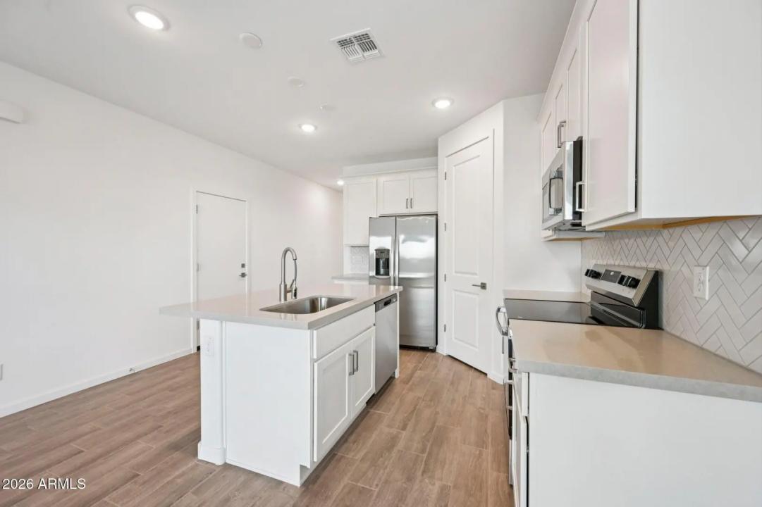 Real Estate Picture 14