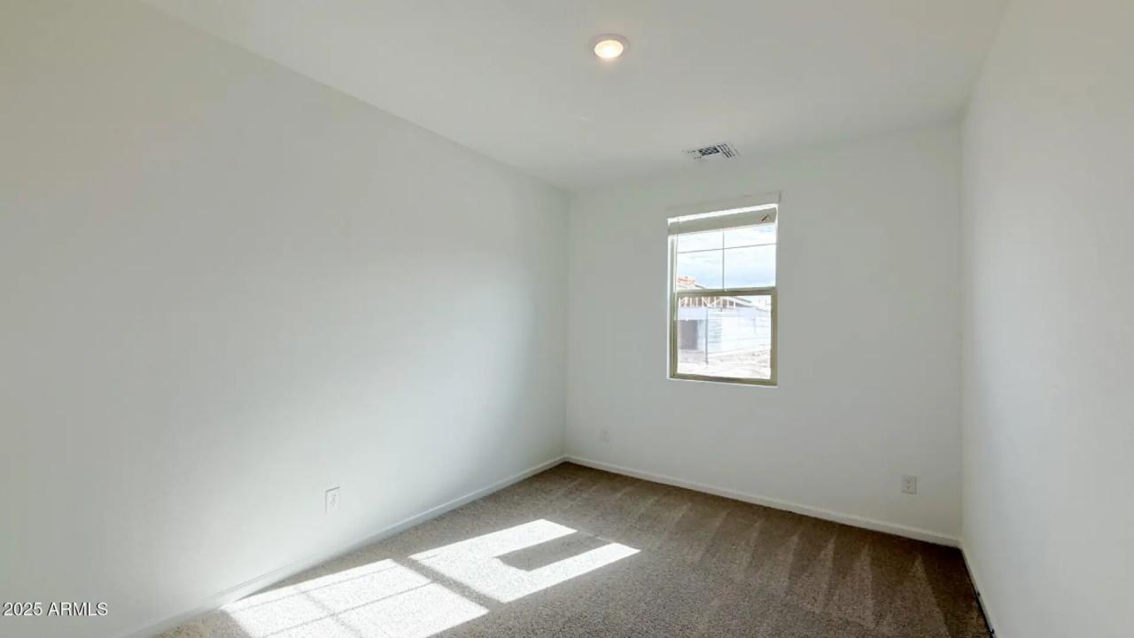 Real Estate Picture 4