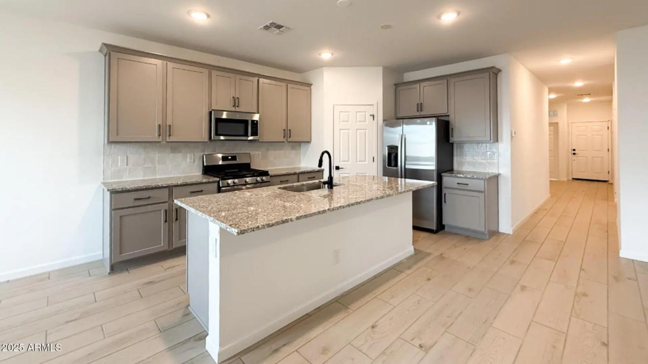 Real Estate Picture 9