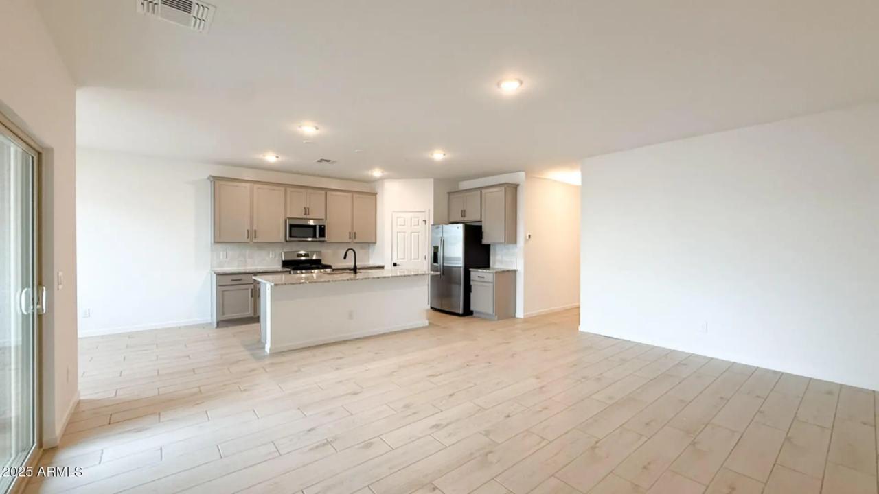 Real Estate Picture 11