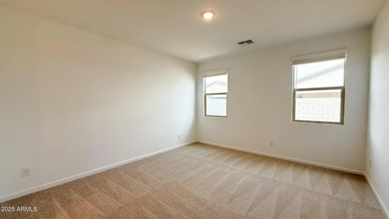 Real Estate Picture 12