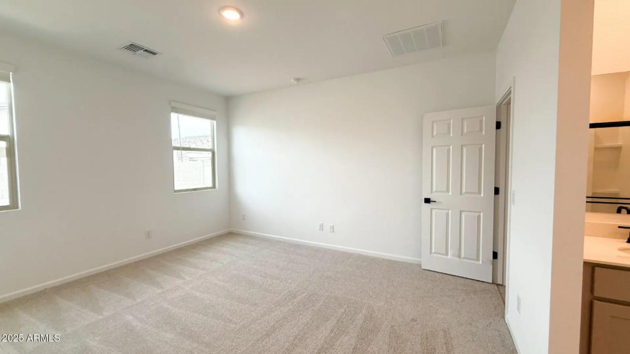 Real Estate Picture 13