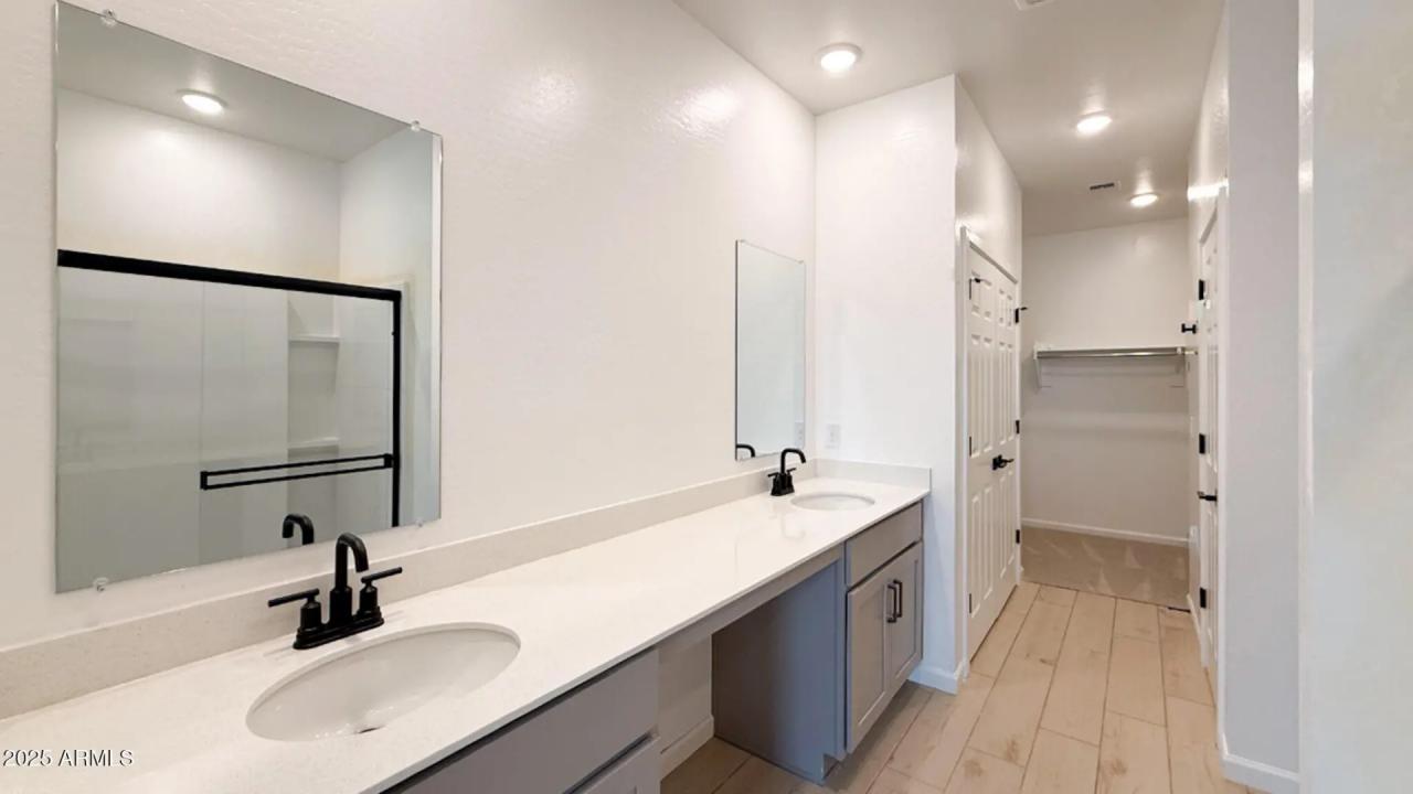 Real Estate Picture 14