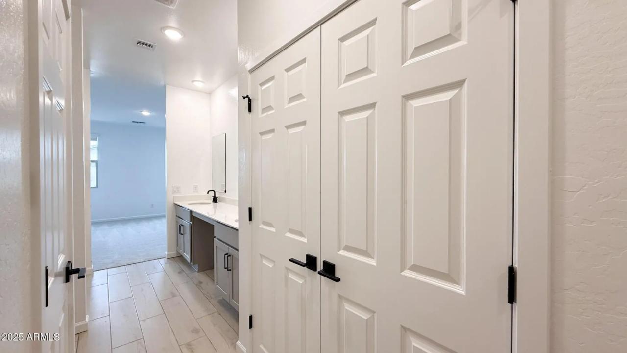 Real Estate Picture 17