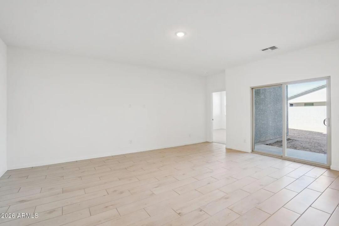 Real Estate Picture 5