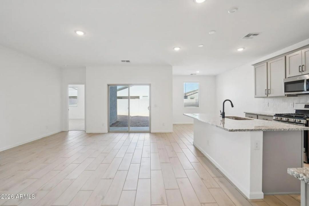 Real Estate Picture 9