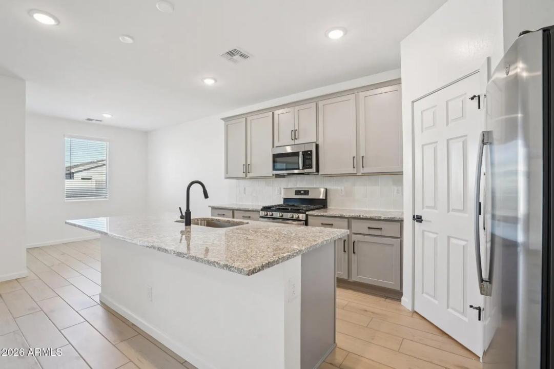 Real Estate Picture 10