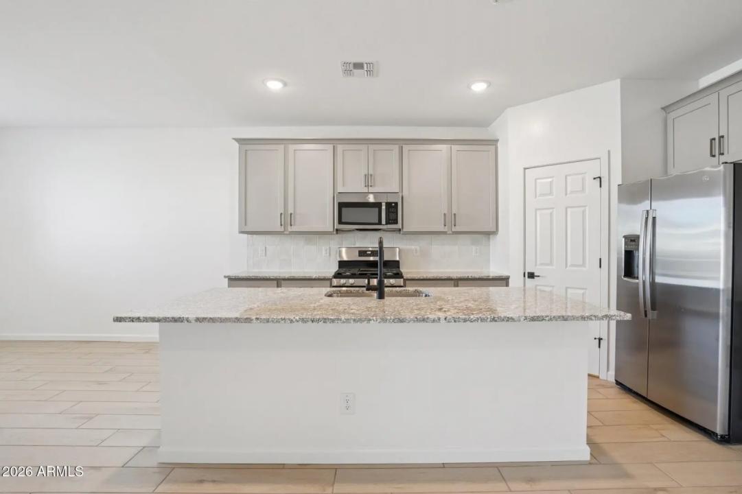 Real Estate Picture 11