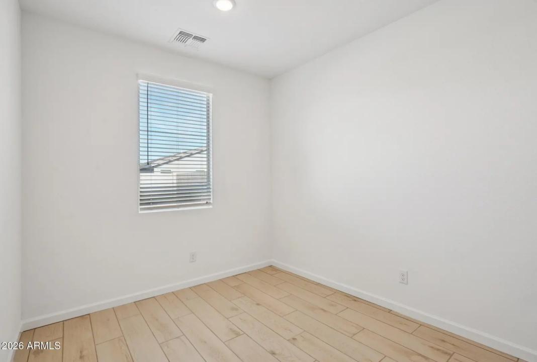 Real Estate Picture 22