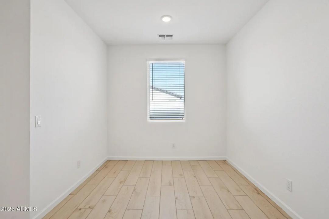 Real Estate Picture 23