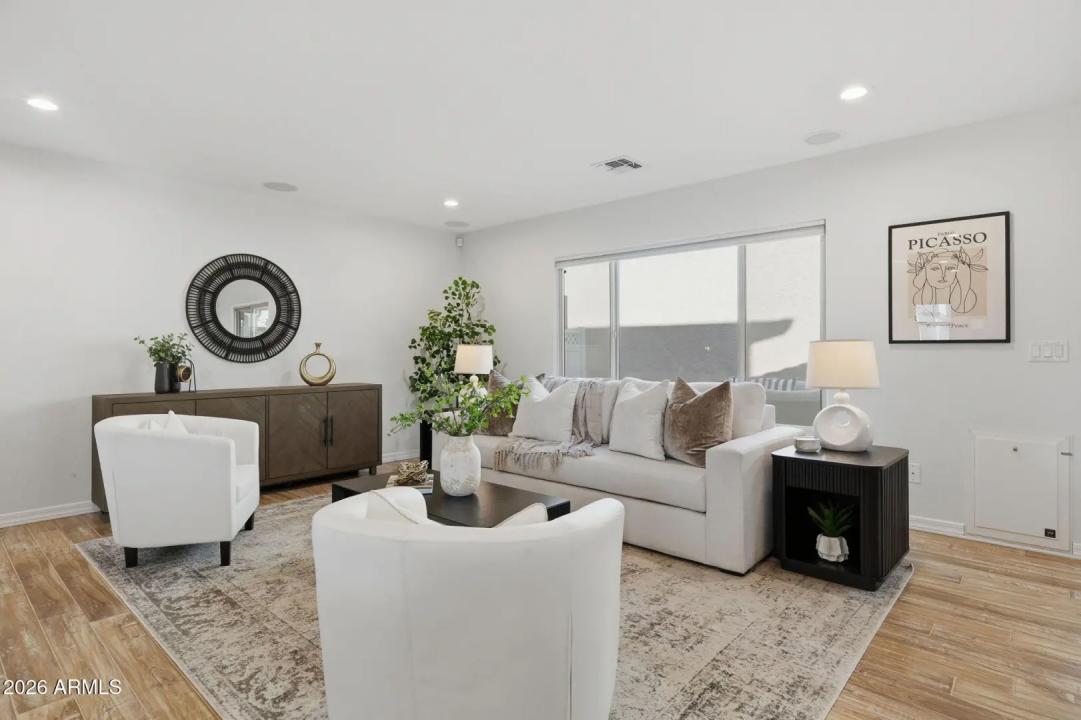 Real Estate Picture 16