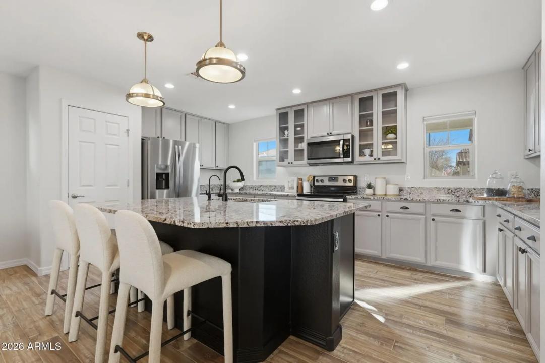 Real Estate Picture 24