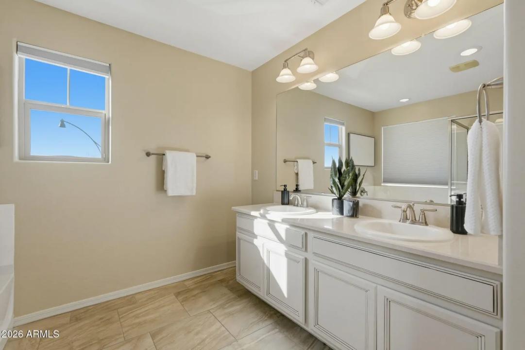 Real Estate Picture 43