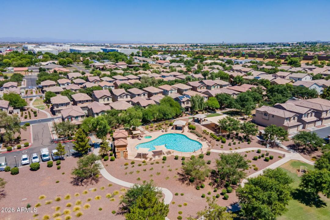 Real Estate Picture 7