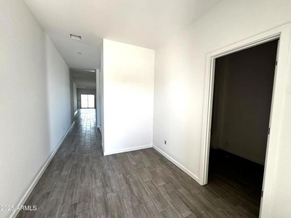 Real Estate Picture 3