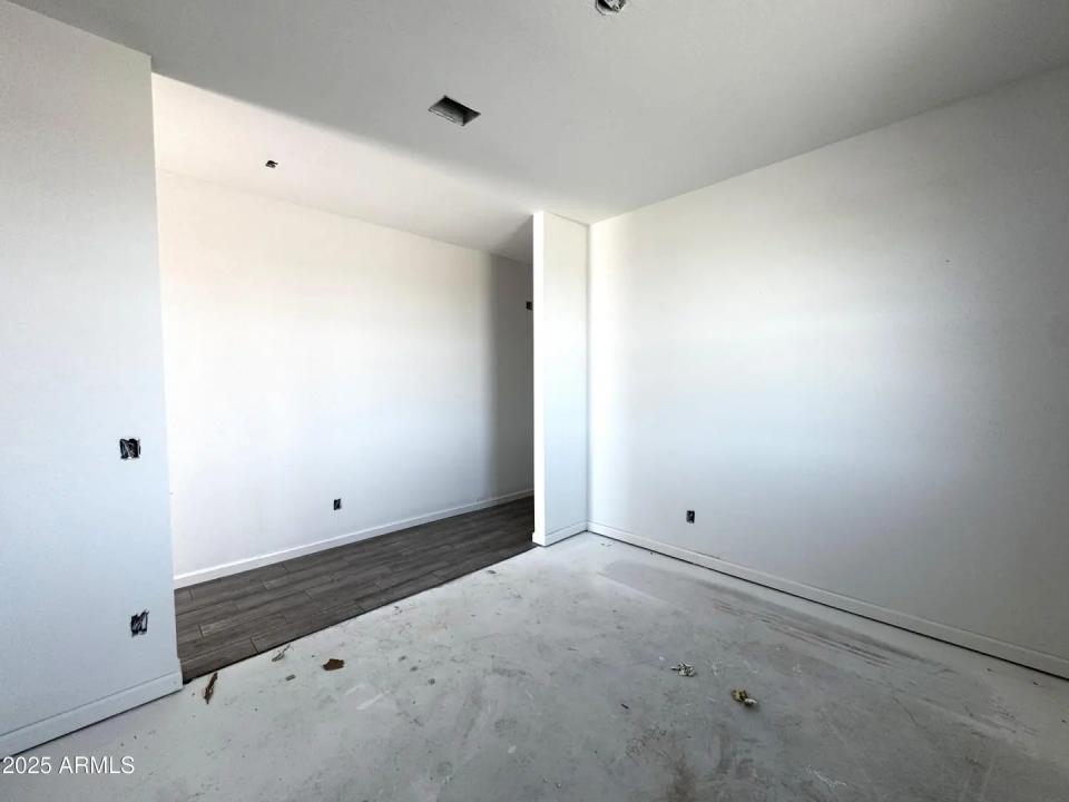 Real Estate Picture 6