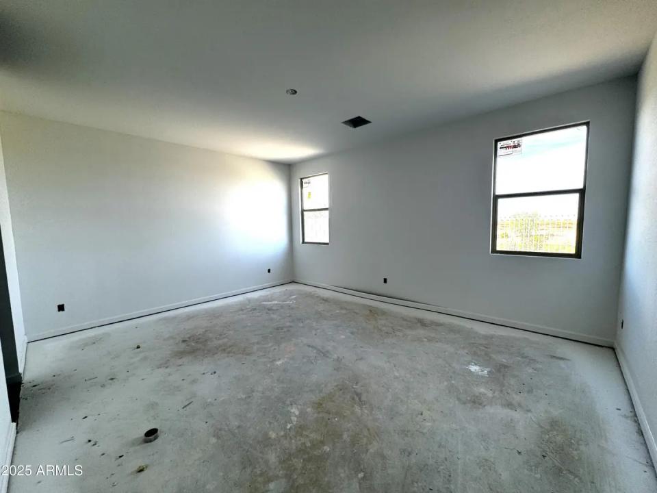 Real Estate Picture 13