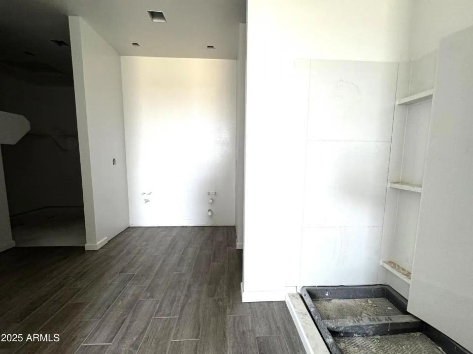 Real Estate Picture 14