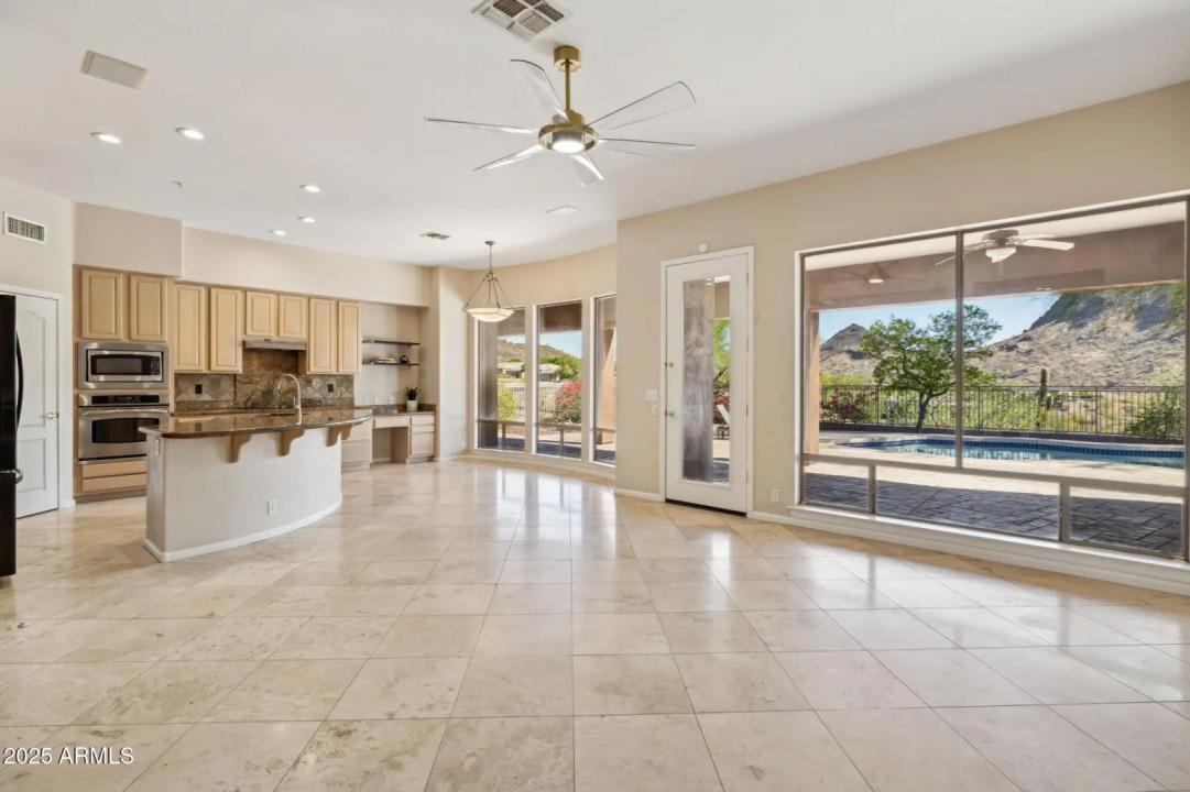 Real Estate Picture 13