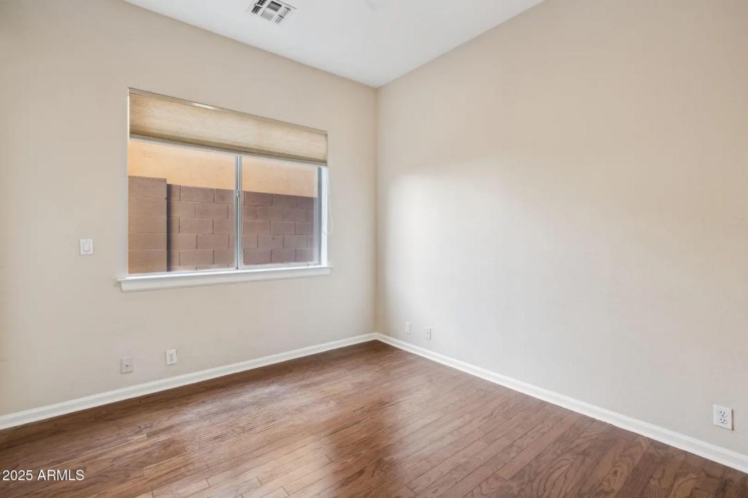 Real Estate Picture 22