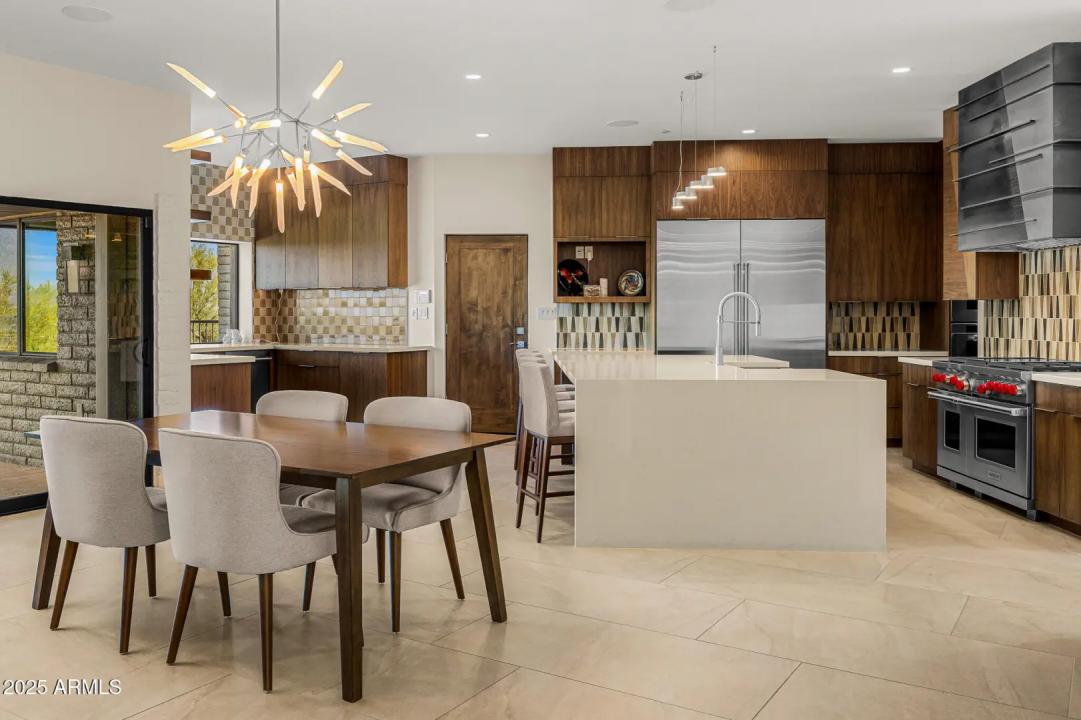 Real Estate Picture 5