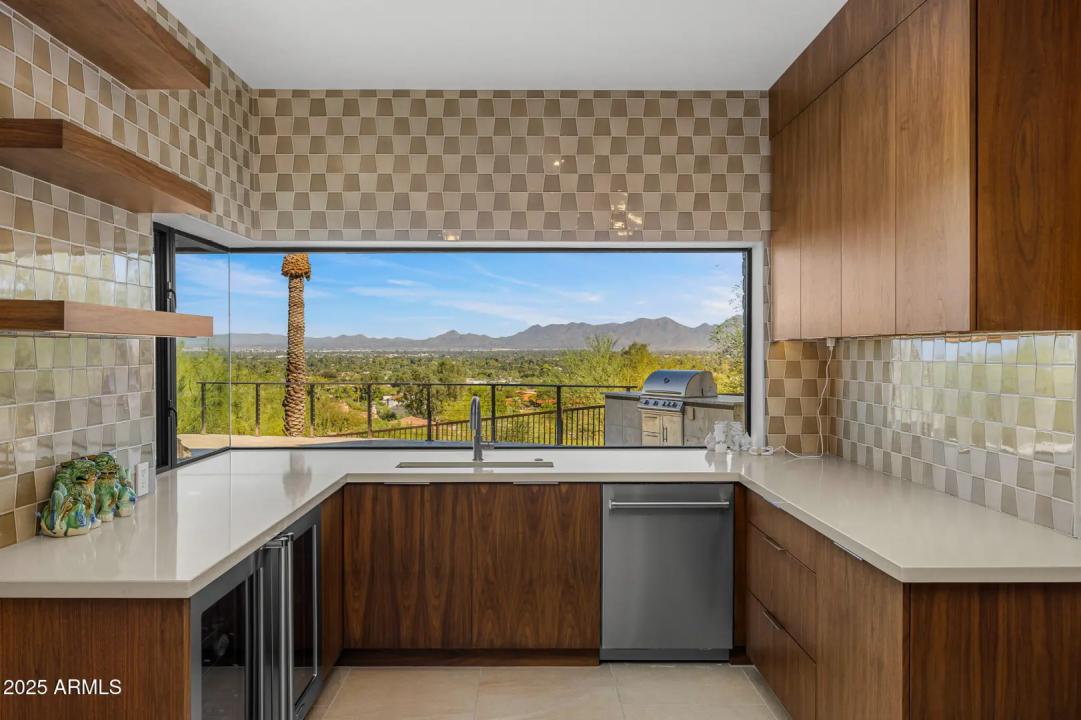 Real Estate Picture 10