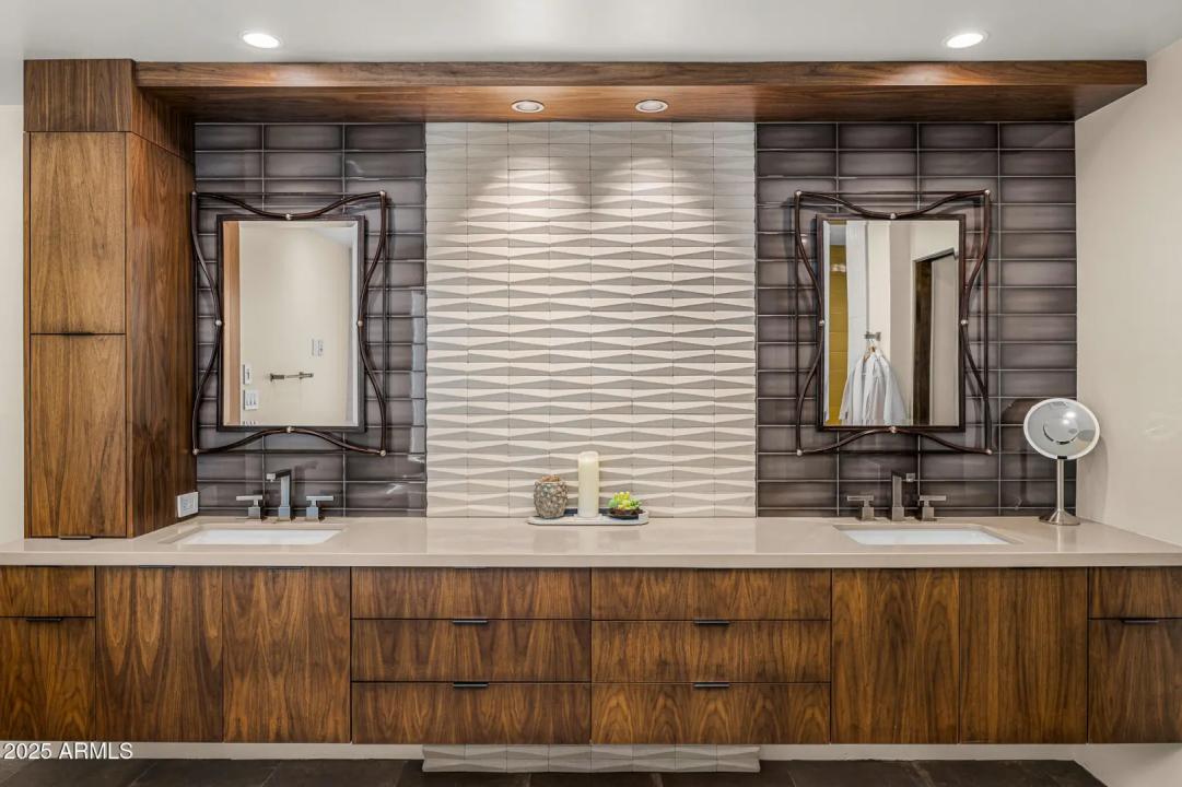 Real Estate Picture 16