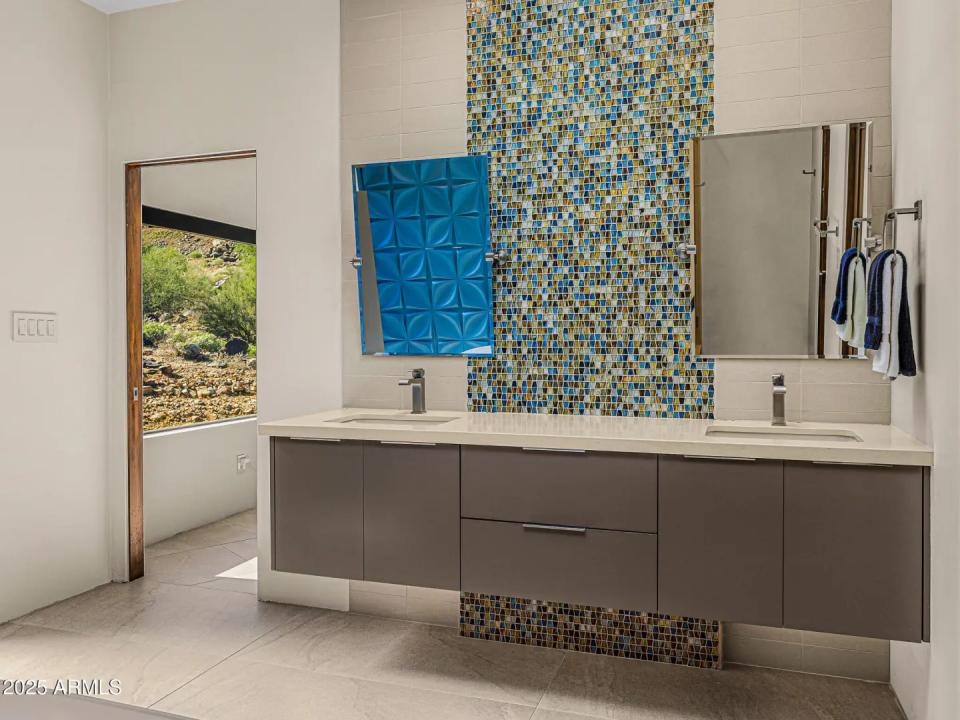 Real Estate Picture 24