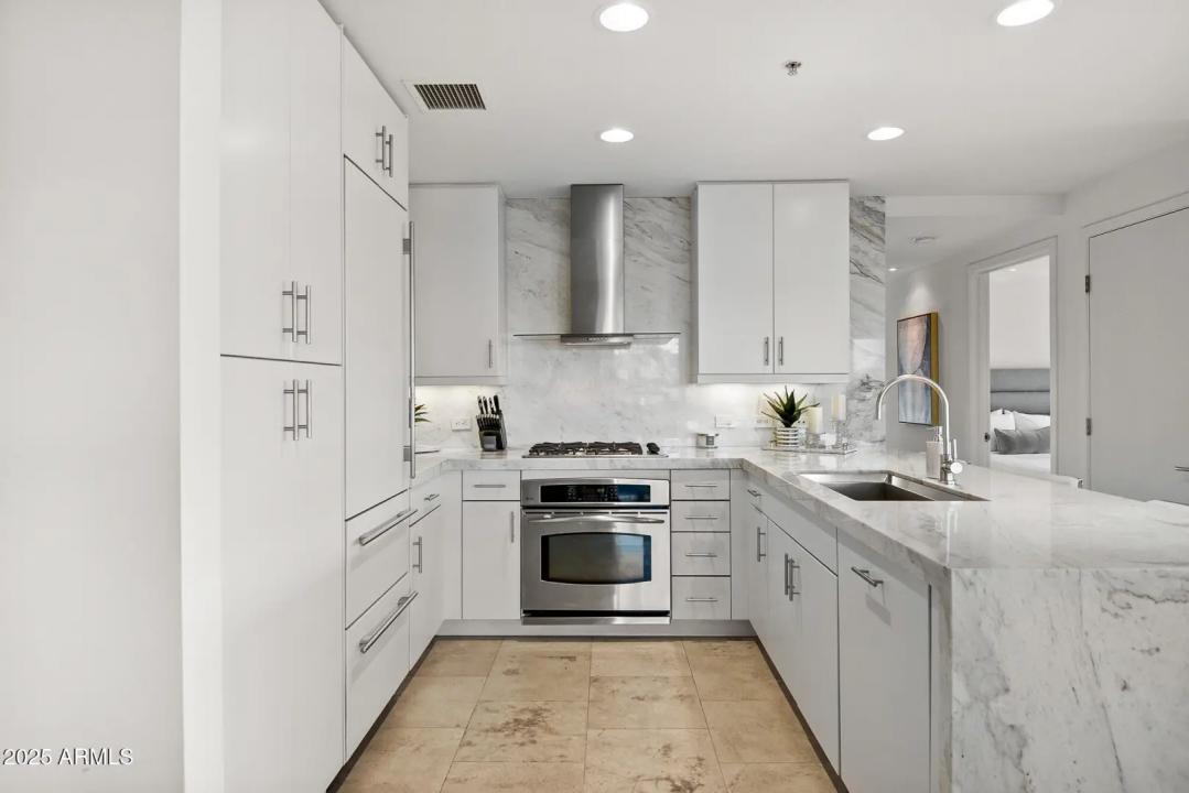 Real Estate Picture 12